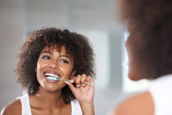 woman brushing here teeth