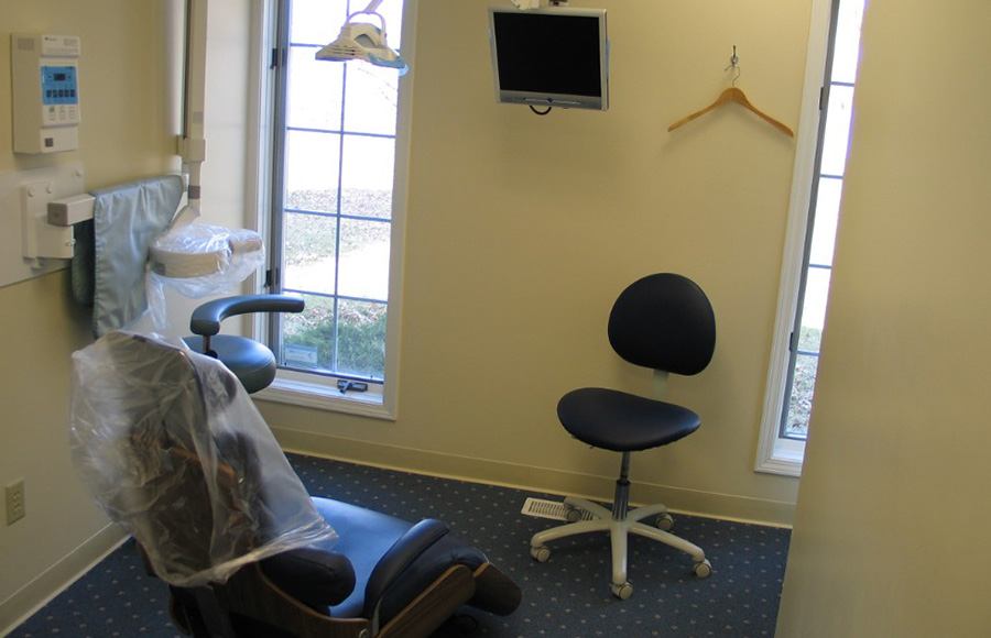 Comfortable patient treatment room