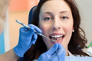 Woman receiving oral cancer screening