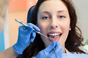 Woman receiving oral cancer screening